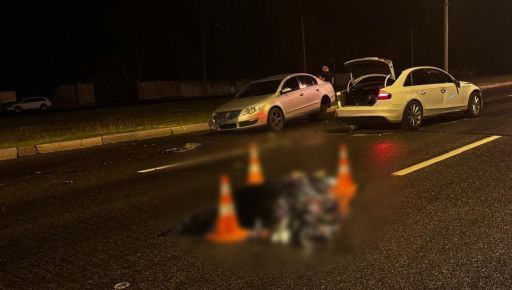 В Харькове водитель Audi сбил двух человек, под колесами погиб 18-летний парень