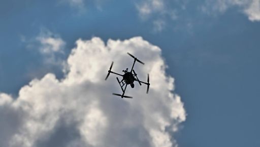 В Харькове эвакуировали полицейских после удара FPV-дрона по служебному авто