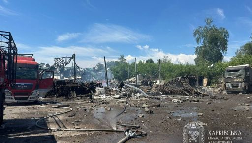 Постраждали 19 людей: Синєгубов показав кадри з місця ракетного обстрілу під Харковом