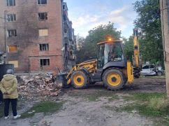 Мерія Харкова показала, як на ранок виглядають місця ударів по місту