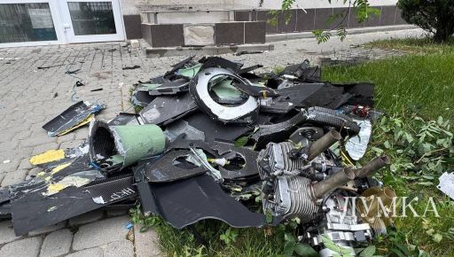 В результате обстрела жилой квартал Харькова засыпало обломками "Шахеда": кадры с места