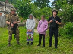 Под обстрелами FPV: на Купянщине эвакуировали женщину с 12-летним ребенком