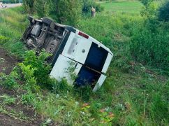 На Харківщині перекинувся автобус із дітьми: поліція уточнила дані про постраждалих