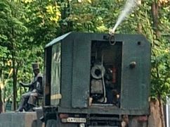 Сад Шевченко в Харькове протравили от клещей