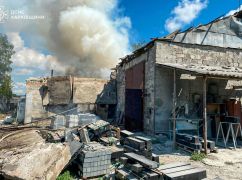 Рятувальники показали, як гасили пожежу після обстрілу підприємства в Чугуївській громаді