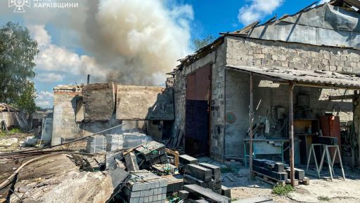 Рятувальники показали, як гасили пожежу після обстрілу підприємства в Чугуївській громаді