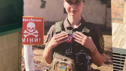 У Харківському метро проходить виставка "Жінки у розмінуванні"