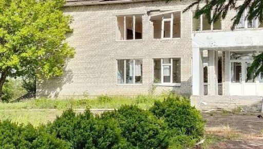 FPV-дроны атаковали село на Харьковщине: разрушены два дома и поврежден лицей
