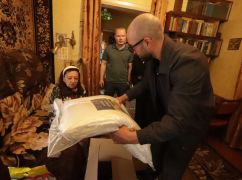В Харькове гуманитарную помощь оказали 320 людям с инвалидностью