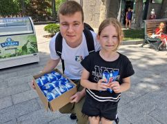Літо, морозиво та дитячі усмішки: акція молоді "Успішного Харкова"