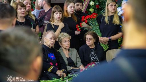 В Харькове простились со спасателями, погибшими в результате российской атаки