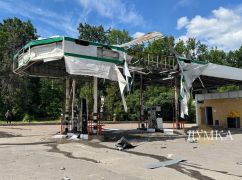 В Харьковской области оккупанты обстреляли АЗС, когда там заправлялась машина: кадры с места