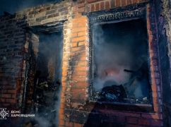 В Харькове загорелся частный дом: кадры с места пожара