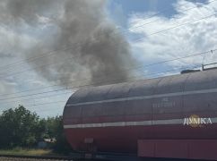 ГСЧС подогнала специальный поезд к месту масштабного пожара в Харькове: первые кадры