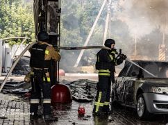 Росіяни повторно обстріляли АЗС у Харкові: кадри пожежі