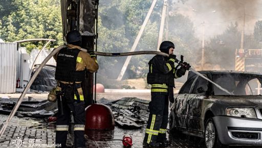Рятувальники показали наслідки влучання дрона по АЗС: кадри з місця