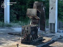 На місці удару по АЗС у Харкові знайшли клубки оптоволокна: фото уламків FPV