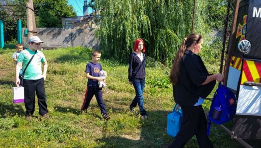 В Харьковской области из-под обстрелов спасли многодетную семью