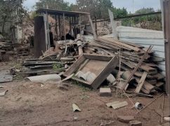 Росіяни вдарили КАБом по селу під Харковом: фото руйнацій