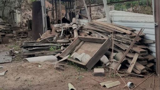 Росіяни вдарили КАБом по селу під Харковом: фото руйнацій