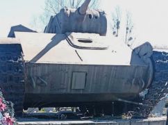 На Изюмщине из мемориала угнали макет танка Т-34 и повредили могилы