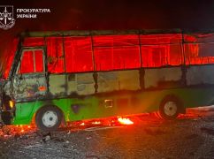 На Харьковщине в результате российских обстрелов вспыхнули четыре автобуса: что известно
