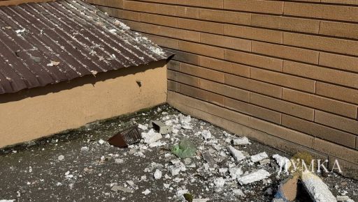 З'явилися кадри наслідків удару дрона РФ по житловому будинку в Харкові