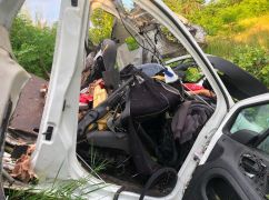 На Харківщині окупанти вбили мирного мешканця, який їхав на машині: кадри з місця