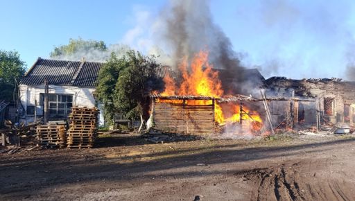 РФ атакувала приватне підприємство на Харківщині: горять склади