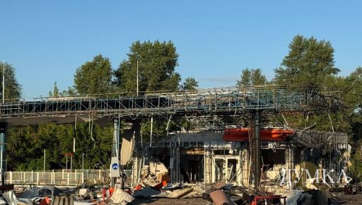 Путін взявся знищувати АЗС на сході України: коментарі водіїв, експертів та влади