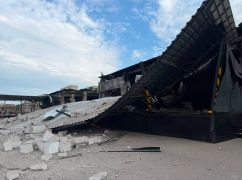 Россияне нанесли бомбовый удар по грузовому отделению "Новой почты" в Харьковской области: кадры с места