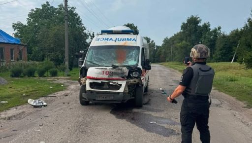 Полиция показала карету "скорой", по которой РФ ударила на Харьковщине