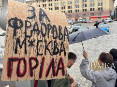 Маніфест на шматку коробки: про що насправді говорять "картонні протести" молоді