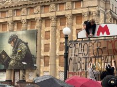 У Харкові протестують проти відставки Федорова, але не всі військові підтримують
