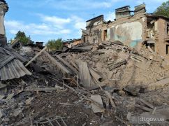 Оккупанты сбросили КАБ на Слатино: разрушен многоквартирный дом