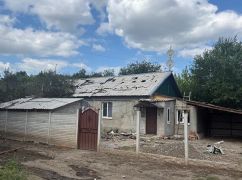 Після ракетного удару по Балаклії спалахнула пожежа: кадри з місця