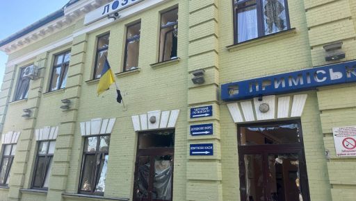 В Лозовой после атаки РФ остановили движение поездов: повреждены вокзал и контактная сеть