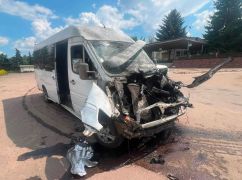 Російський дрон вдарив по автовокзалу на Харківщині: пошкоджено автобус