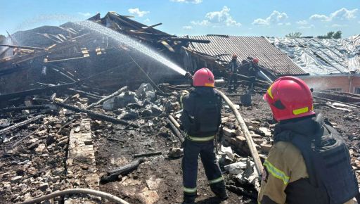Горів дах навчального закладу: в Балаклії загасили пожежі після ракетних ударів