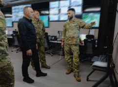 Новий міністр МВС Вигівський відвідав Харківщину та зустрівся з бійцями "Хартії" і "Азову"