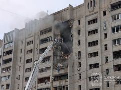Пошкоджені плити можуть обвалитися: у Харкові ліквідовують наслідки удару по багатоповерхівці