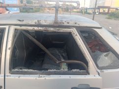 Загарбники обстріляли паркову біля супермаркету в Золочеві: кадри з місця