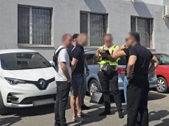 У Харкові затримали чоловіка, який обіцяв бронювання через фіктивну роботу за $12 тисяч