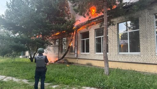 Оккупанты вызвали масштабный пожар в лицее на Харьковщине: кадры с места