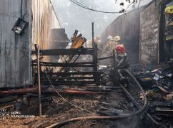 У Київському районі Харкова загорілися господарчі споруди площею 100 кв. м