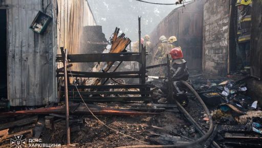 У Київському районі Харкова загорілися господарчі споруди площею 100 кв. м