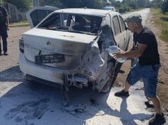 Россияне ударили FPV-дроном по гражданскому автомобилю в Золочеве