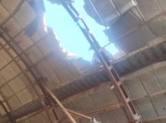 Російський дрон вдарив по сільгосппідприємству в Золочеві: кадри з місця