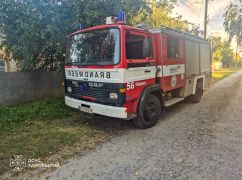 Под Харьковом в результате сжигания сухой травы погибла женщина: кадры с места