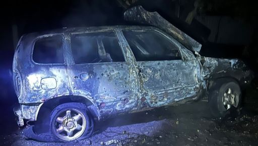В пригороде Харькова ночью российский дрон уничтожил авто: кадры с места
